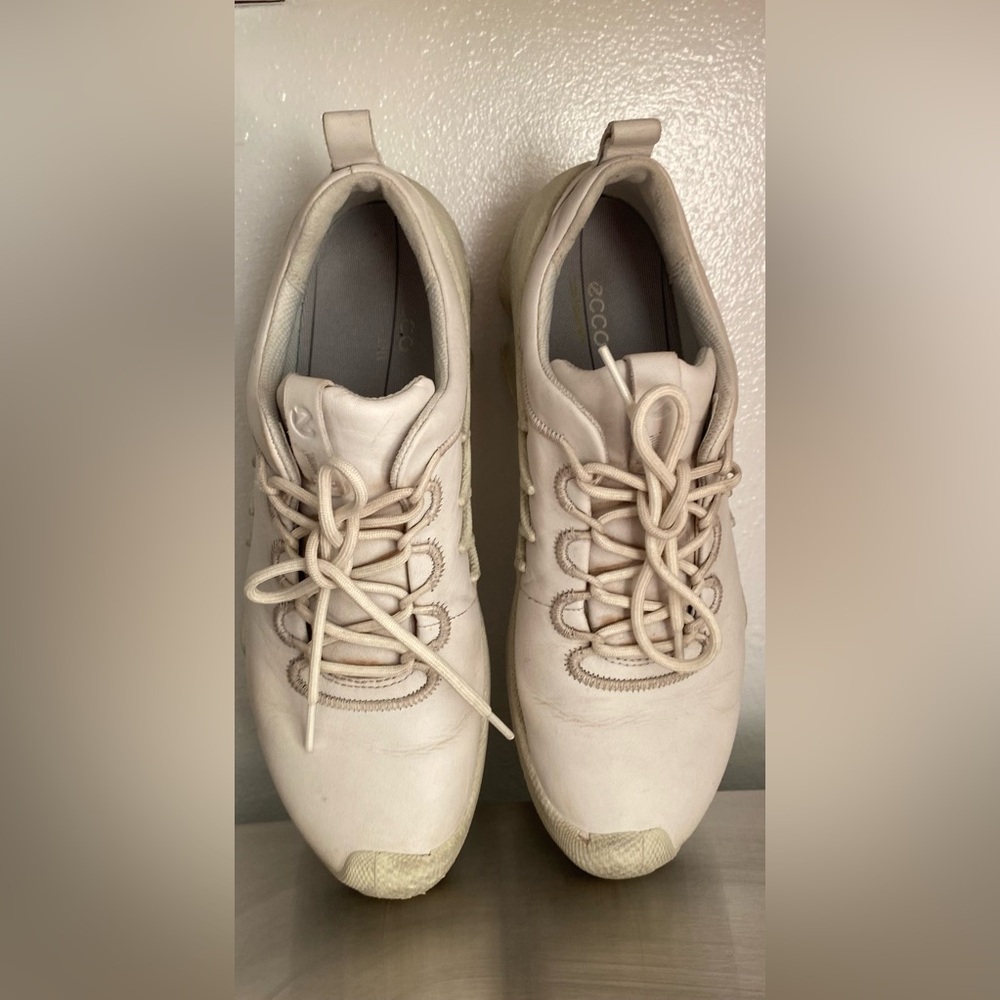 ECCO .. WOMENS WHITE ATHLETIC SHOES - Picture 6 of 12